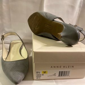 Anne Klein 1 inch heels, size 9.5, grey